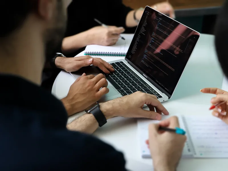 Tim diskusi strategi SEO