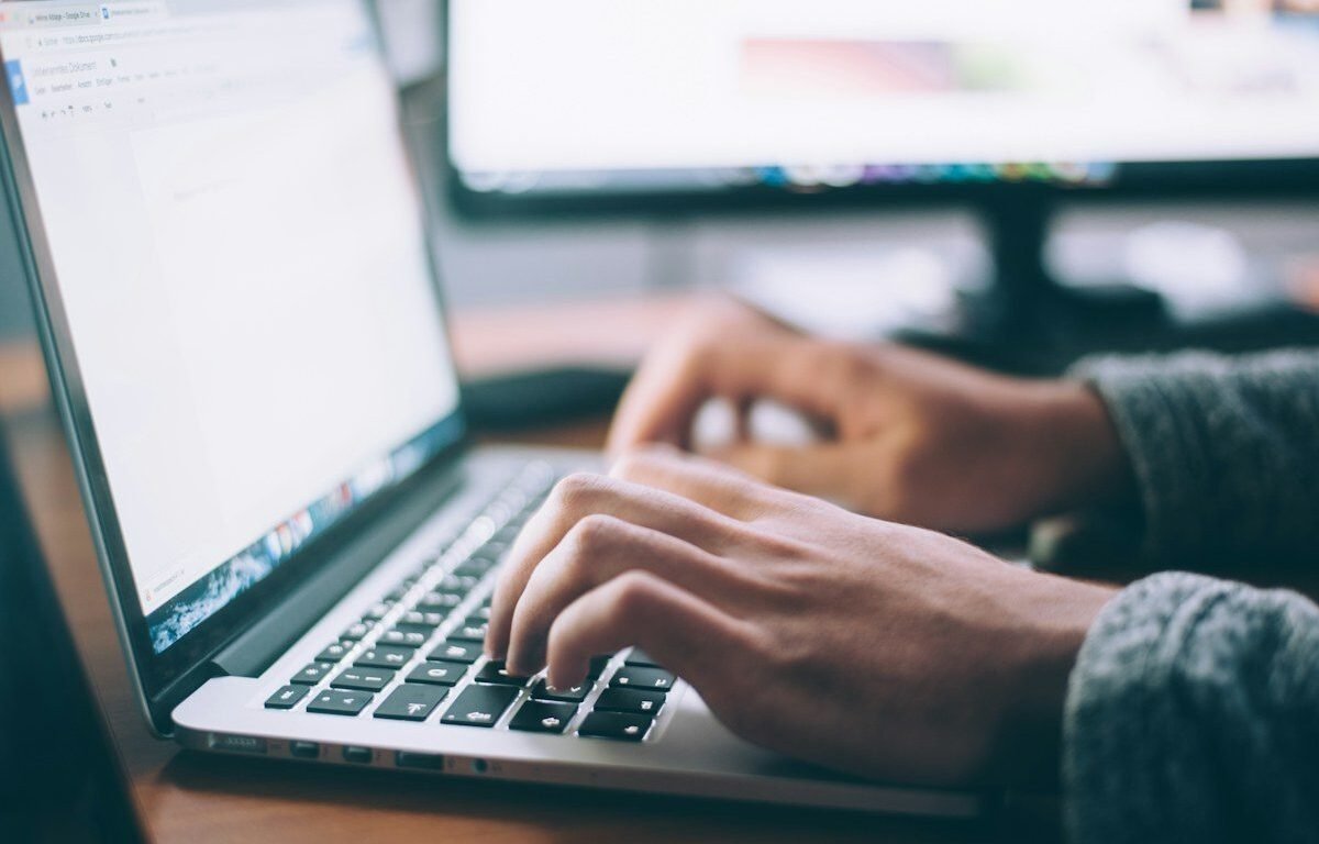 Google Kini Minta Semua Konten AI Dicek Fakta Sebelum Terbit: Begini Artinya untuk Website Anda