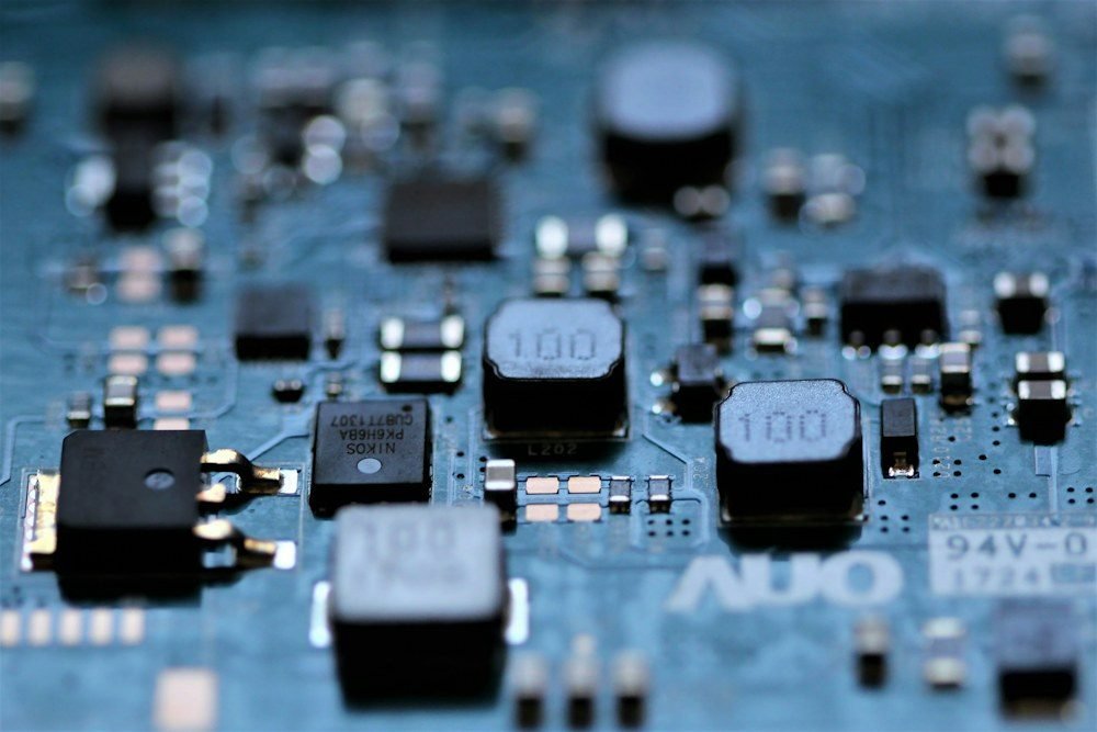 Chip prosesor dengan detail sirkuit elektronik