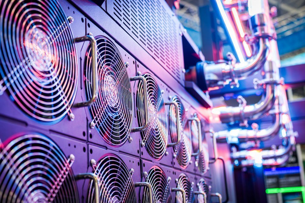 Rak peladen pusat data jaringan server komputasi awan