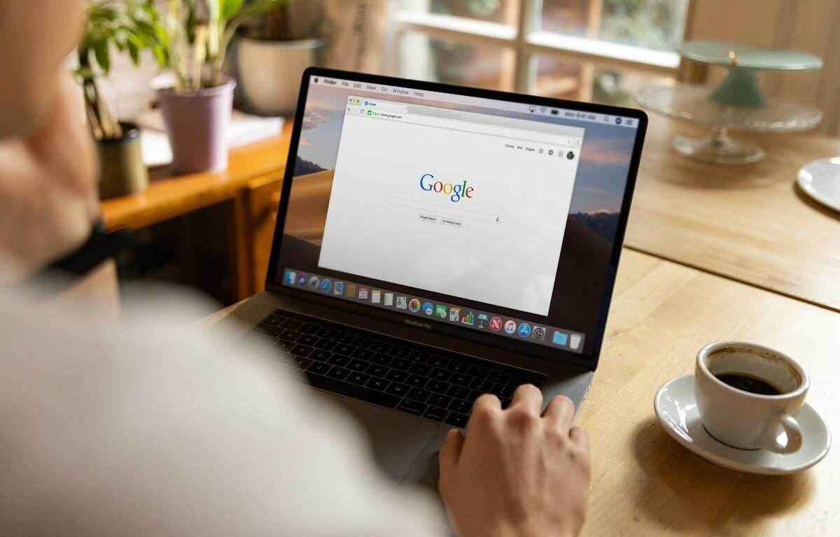Google Makin Kejam ke Konten AI: Apa yang Terjadi dan Cara Bertahan