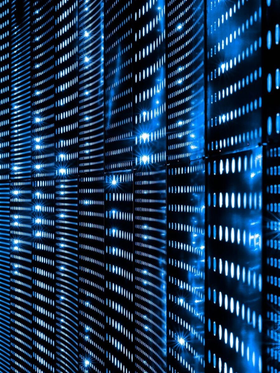 Jajaran peladen pusat data komputasi awan modern