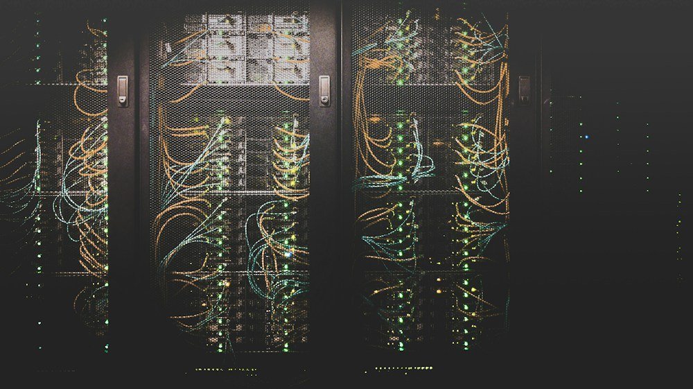 Infrastruktur peladen cloud untuk eksekusi komputasi agen mandiri